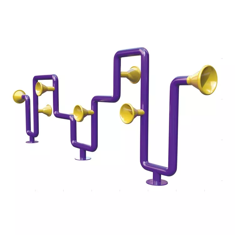 Nagsasalita ng mga tubes sa labas ng sonic playground