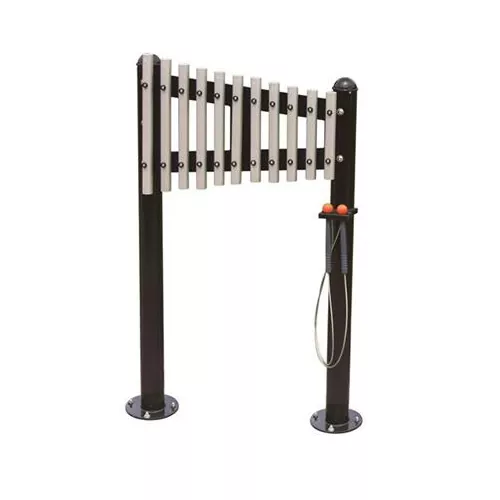 Ang stem wall sa labas ng bahaghari chimes